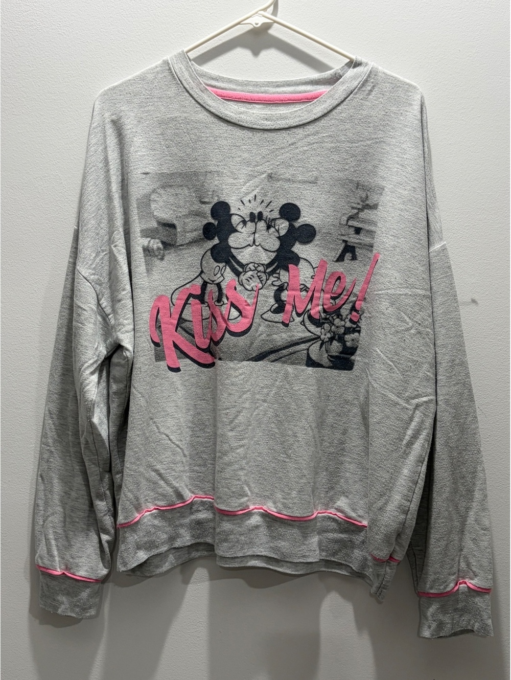 Women's Mickey&Minnie Mouse Kiss Me Grey Sweatshirt